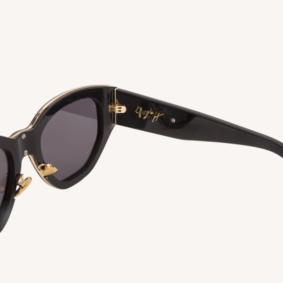 DEZI Charge It Sunglasses in Black-Dark Smoke - Picture 4 of 8